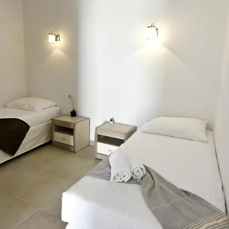 Gemuetliches In Tar Mit Garten, Gemeinschaftlichem Pool Und Grill Apartman *