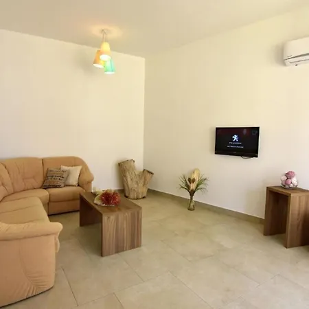 Apartman Gemuetliches In Tar Mit Garten, Gemeinschaftlichem Pool Und Grill Tar-Vabriga