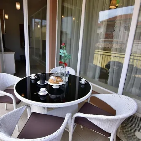 Gemuetliches In Tar Mit Garten, Gemeinschaftlichem Pool Und Grill * Tar-Vabriga