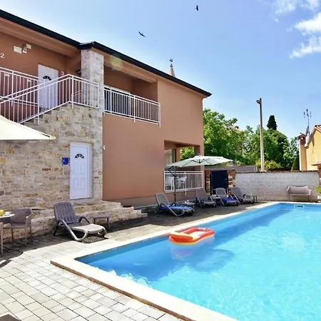 Gemuetliches In Tar Mit Garten, Gemeinschaftlichem Pool Und Grill Apartman