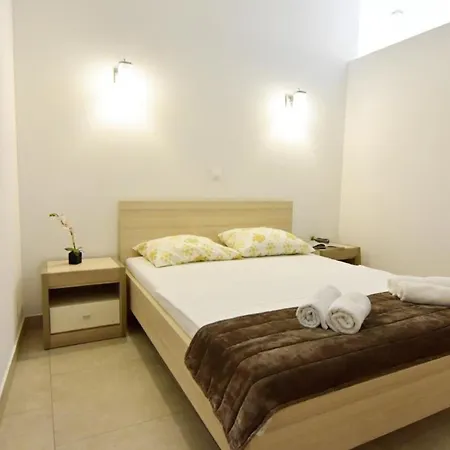 Gemuetliches In Tar Mit Garten, Gemeinschaftlichem Pool Und Grill Apartment Tar-Vabriga
