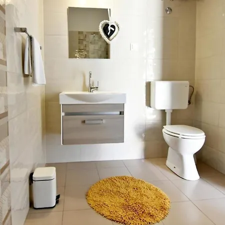 Gemuetliches In Tar Mit Garten, Gemeinschaftlichem Pool Und Grill Apartment *